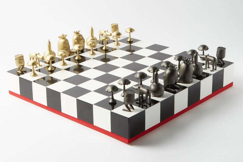 Black and white chess set with black and gold pieces