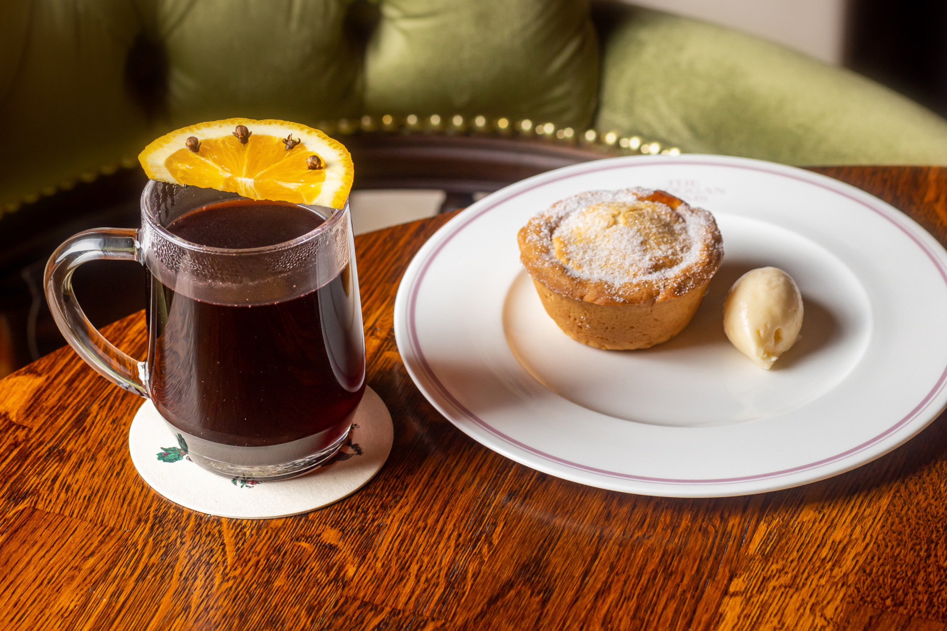 Mulled wine and mince pies