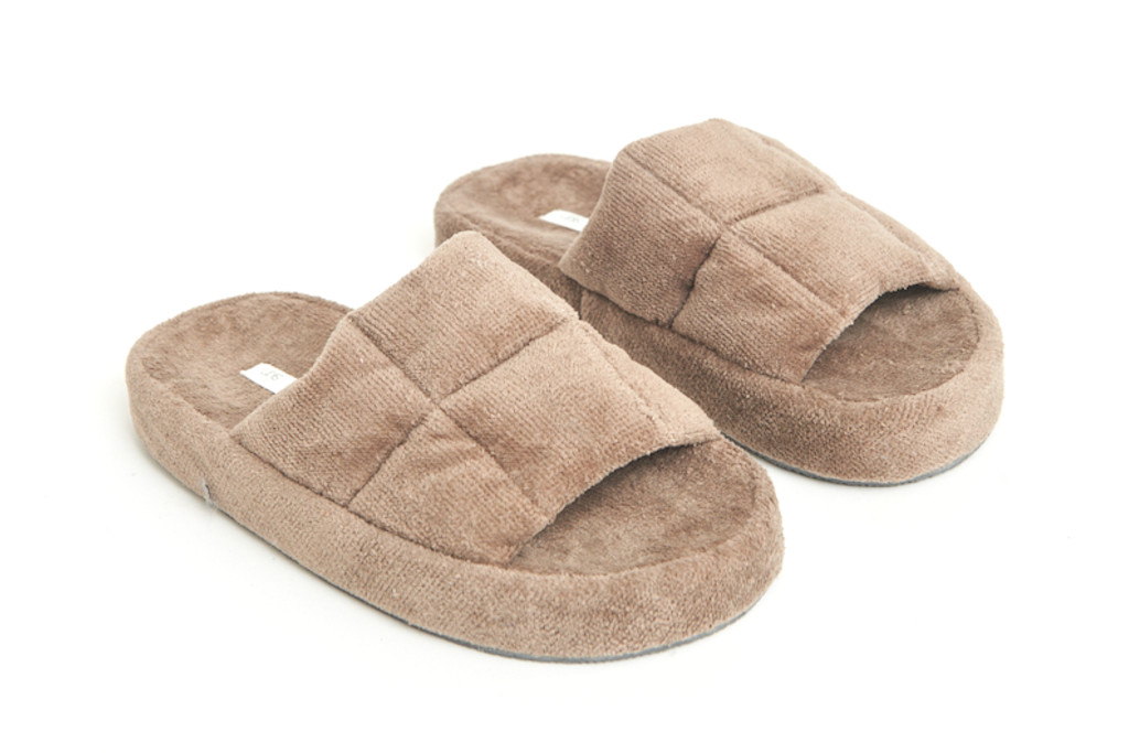 Neutral quilted slides