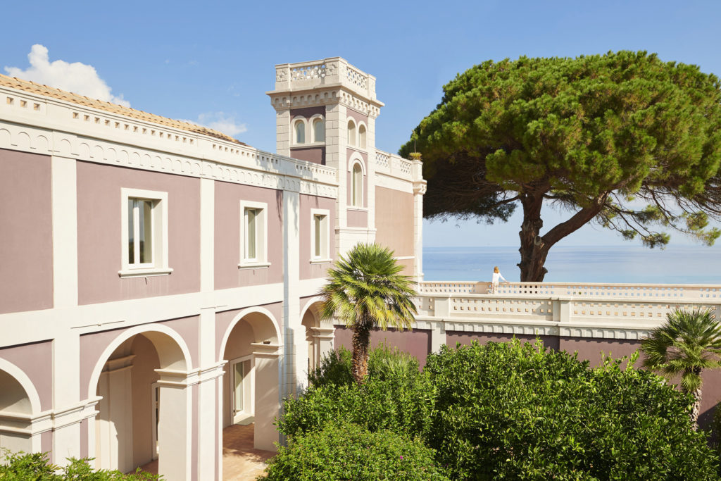 Villa Paola, Barbiecore Hotels