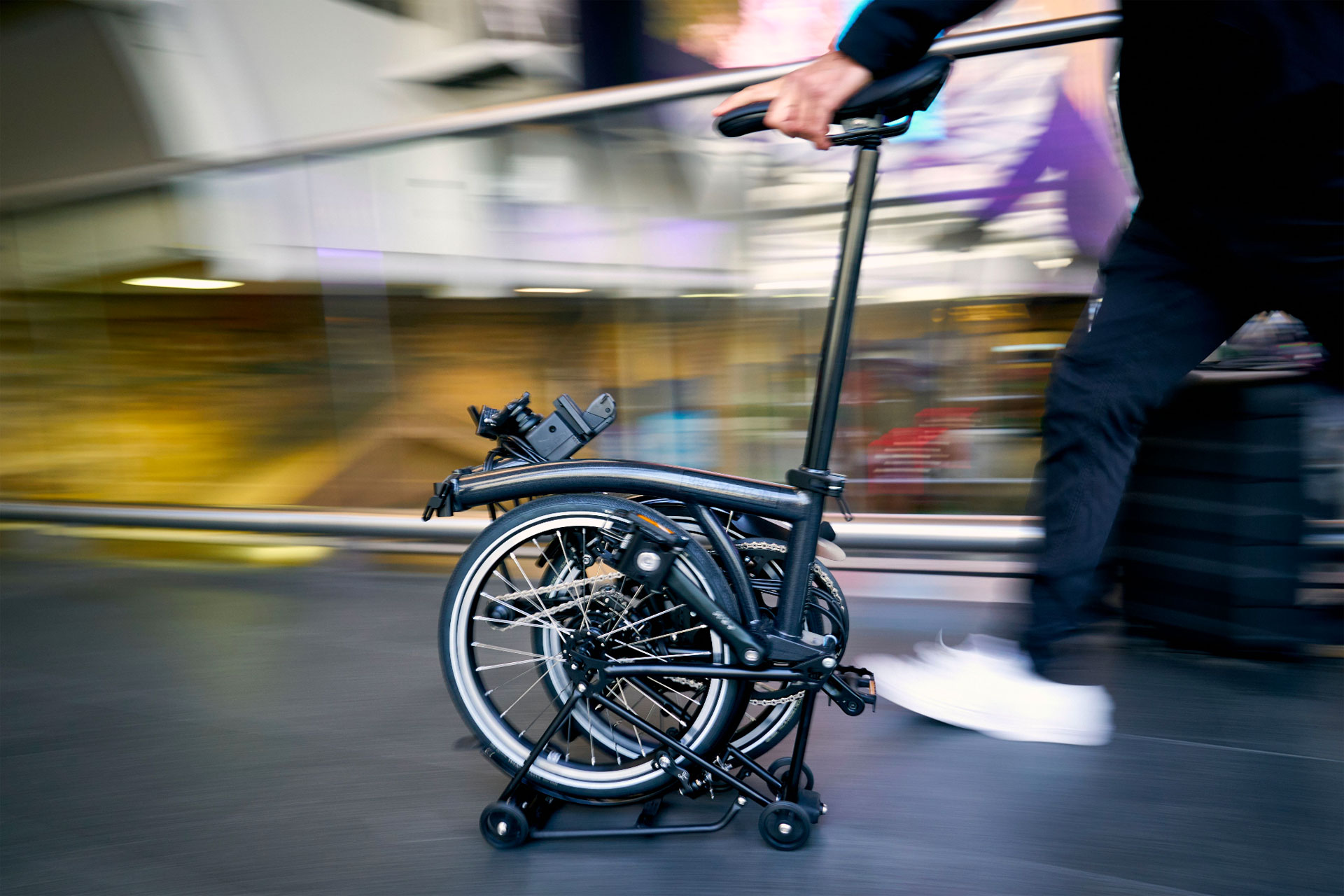 Man folding E-bike up