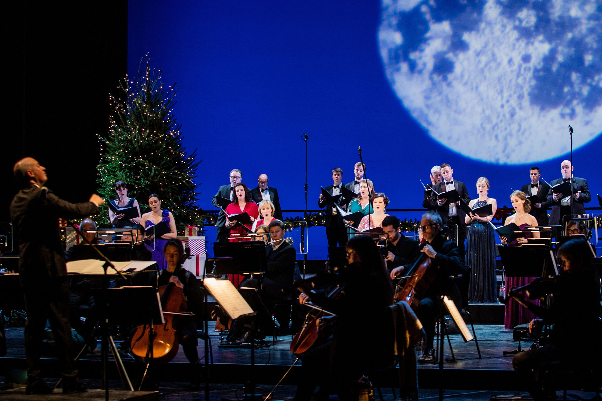 a scene of musicians playing at the Glyndebourne Christmas Concert