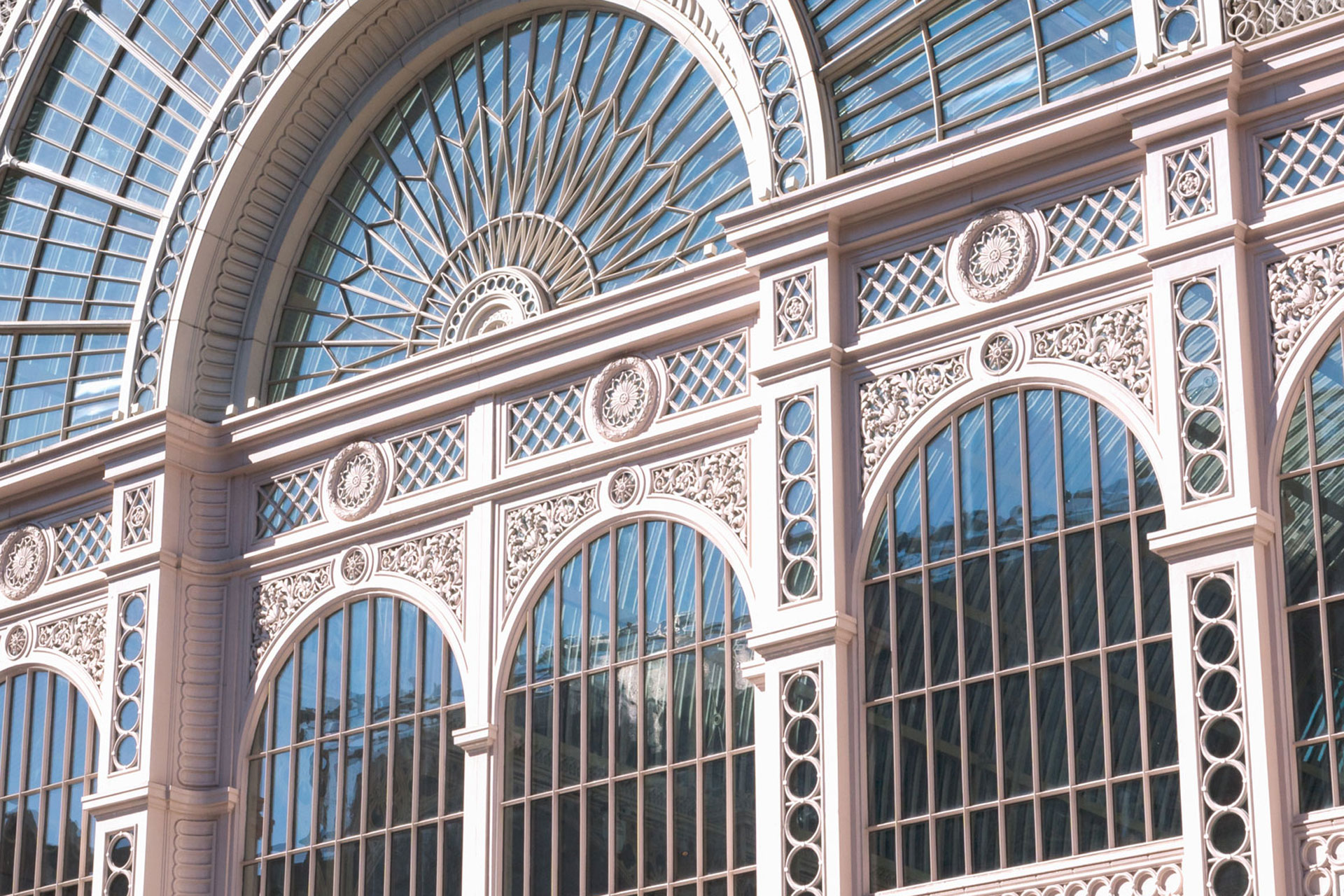 The Royal Opera House's Piazza Opens Up to the Public