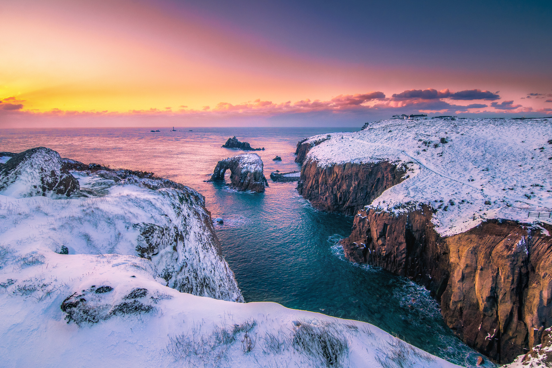 The Cornish Coast Path covered in snow is definitely not an everyday sight and not one that I'm about to forget... Taken back in 2018 this was one of the most incredible nature spectacles that I have ever witnessed.