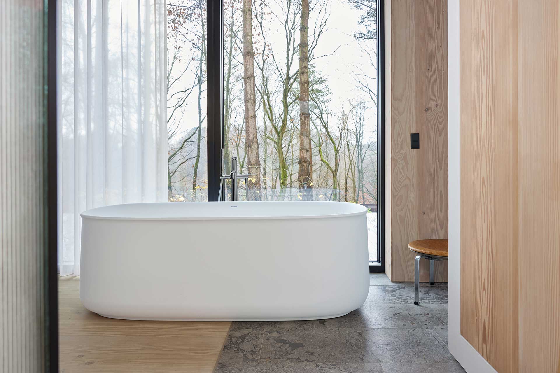 freestanding white square bath Zencha by Sebastian Herkner for Duravit