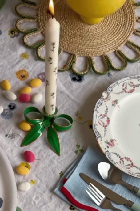 Bow candle holder