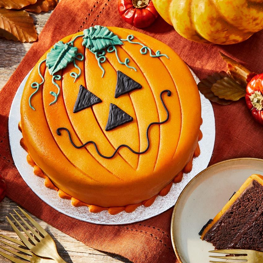 halloween themed cake