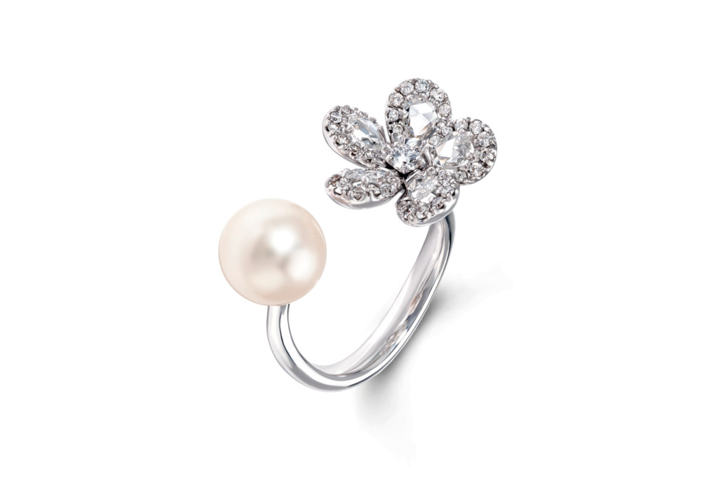 Daisy ring with pearl