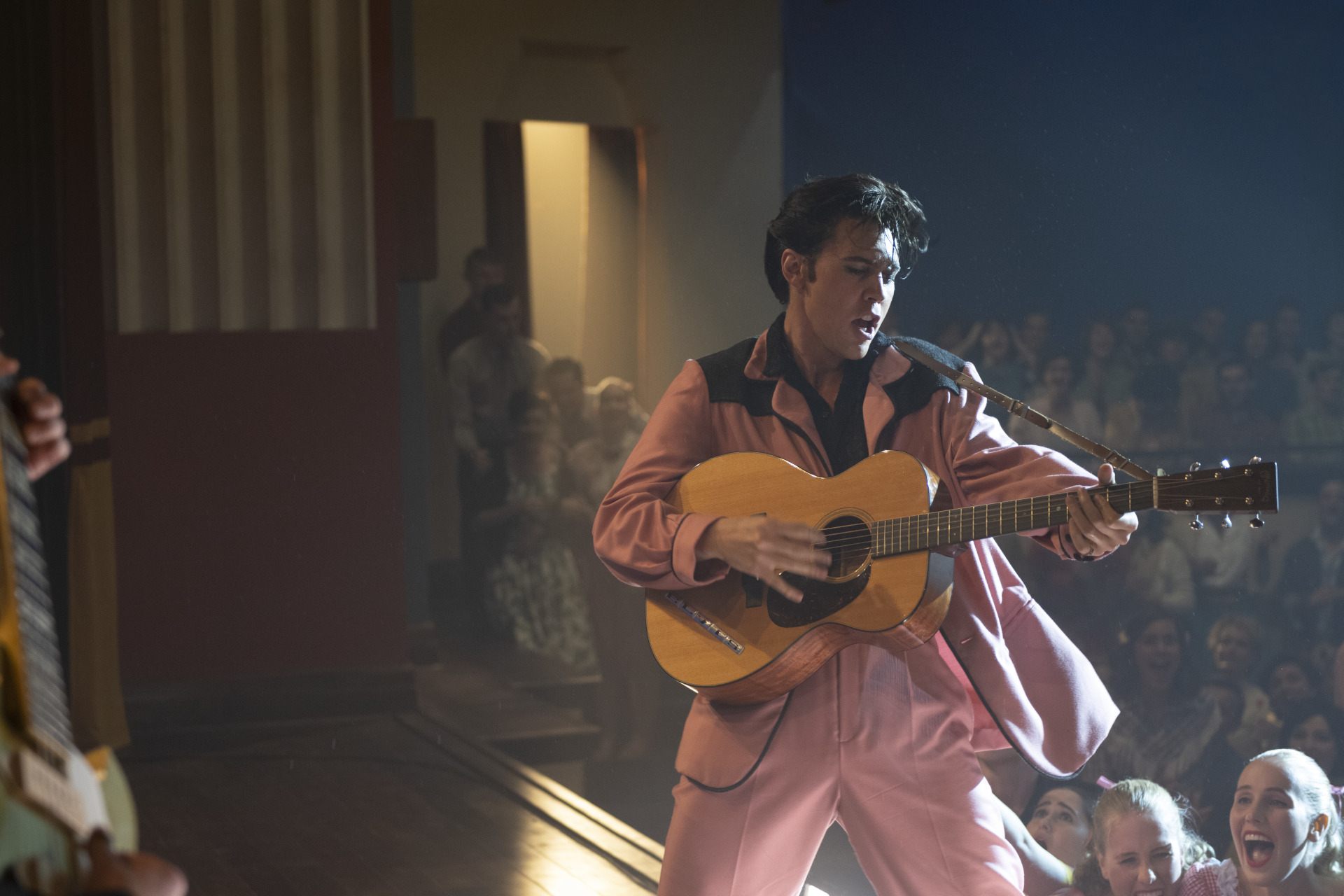 AUSTIN BUTLER as Elvis