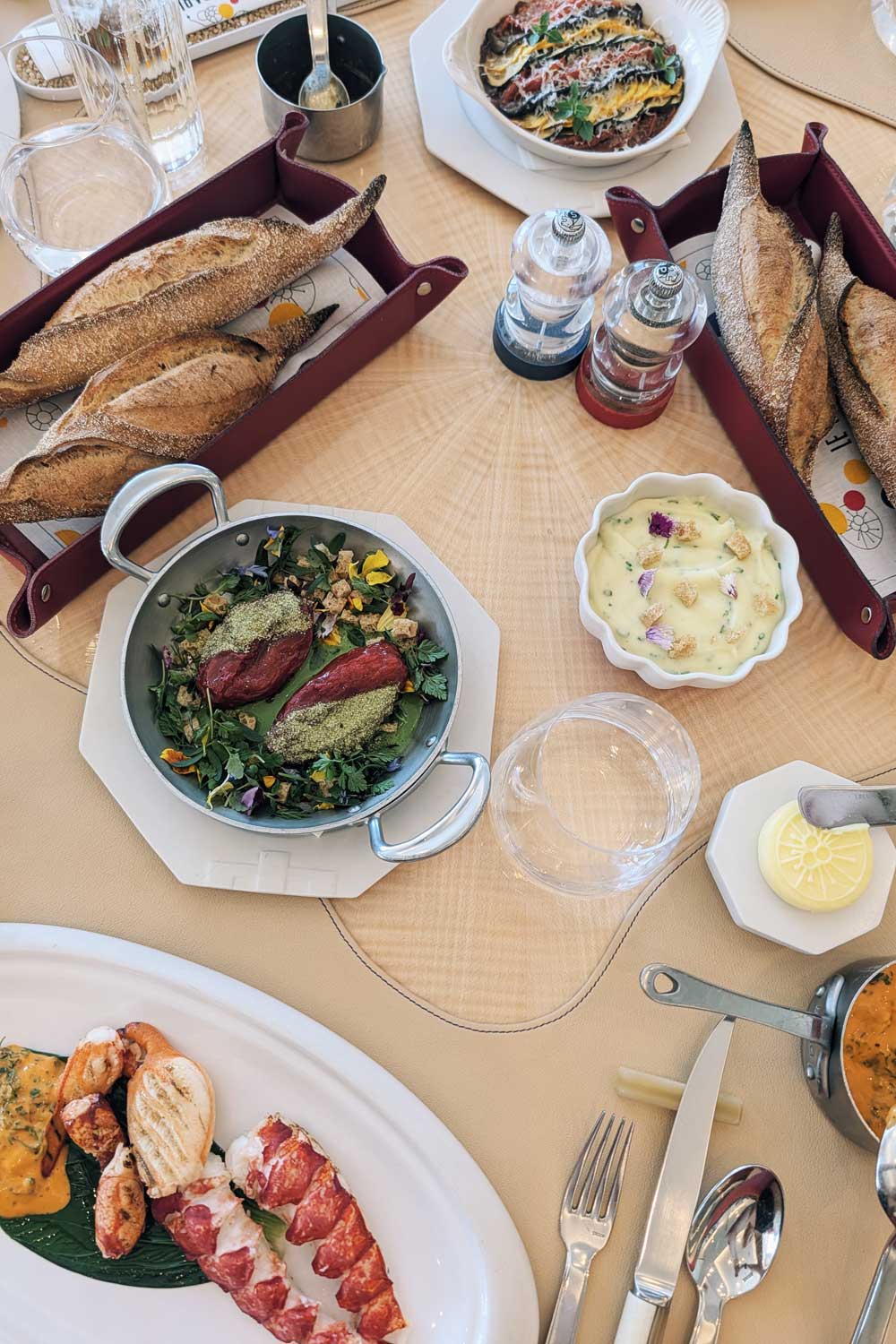lunch at Le Tout Paris