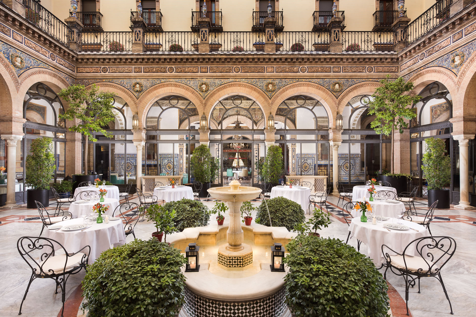 Hotel Alfonso XIII, courtyard
