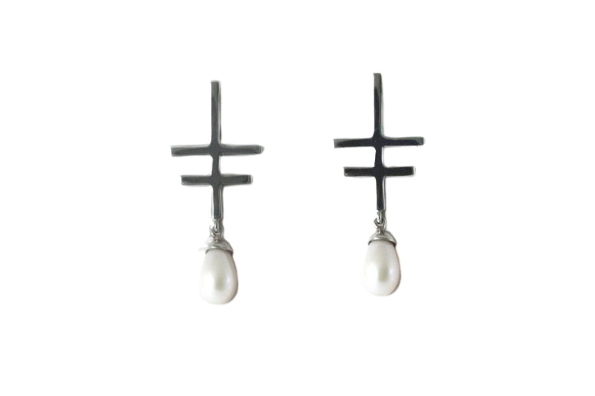Pair of pearl earings