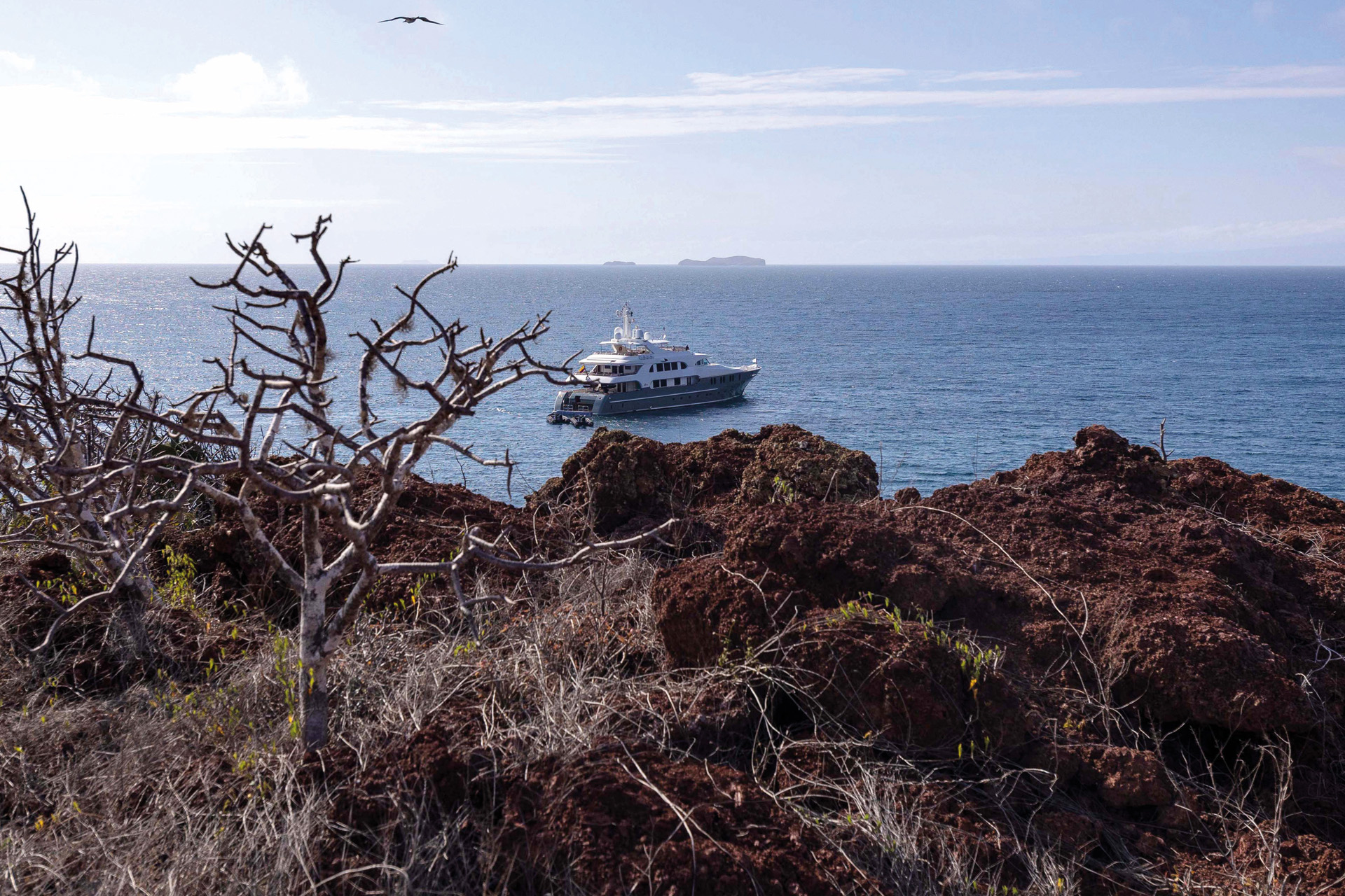 a yacht in the water near the galapagos islands