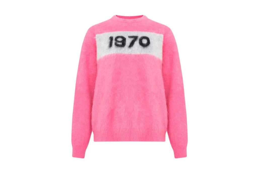 Pink jumper with '1970' on the front