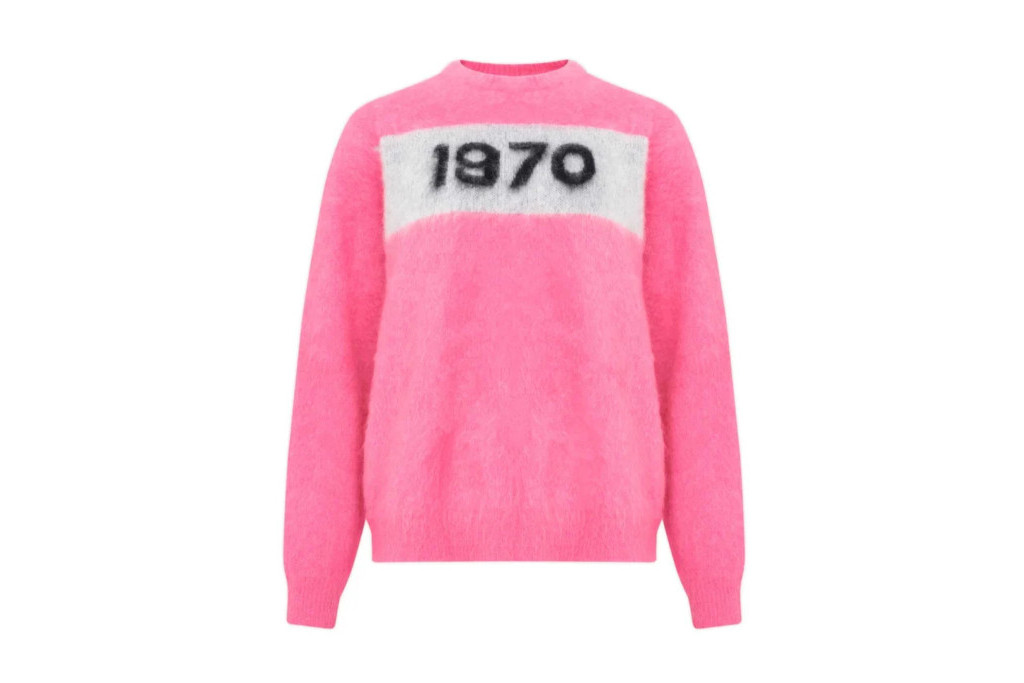 Pink jumper with '1970' on the front