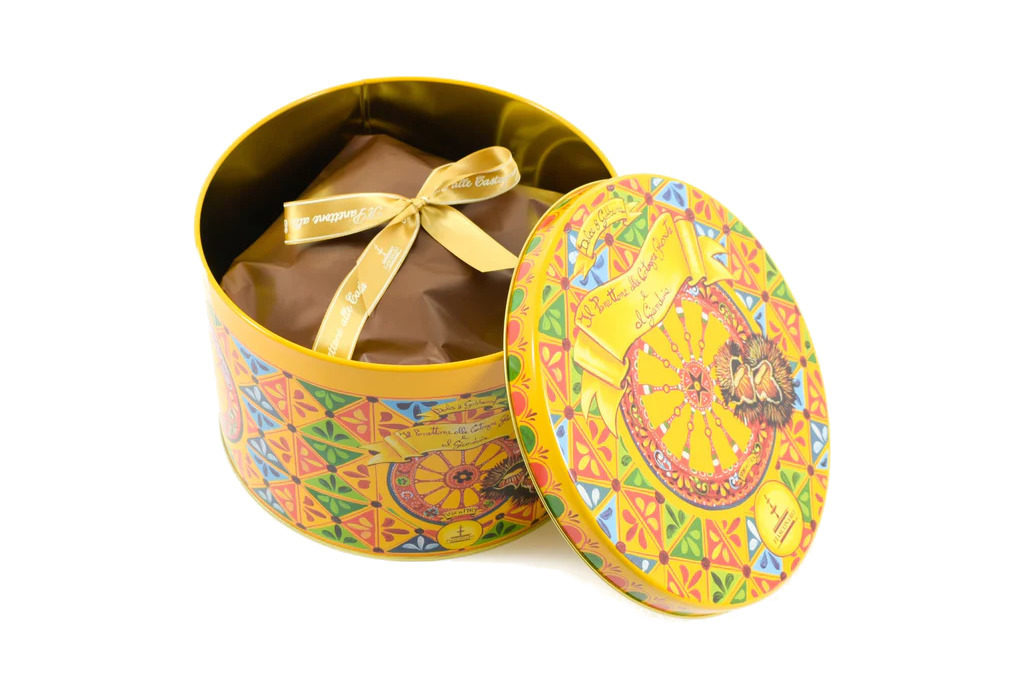 Yeallow tin with wrapped panettone inside