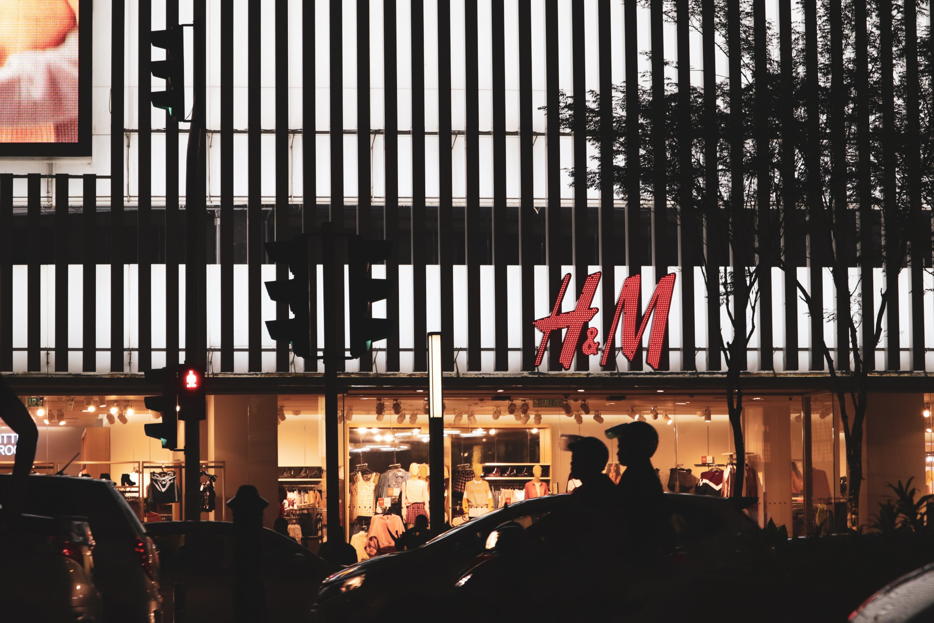 H&M store front