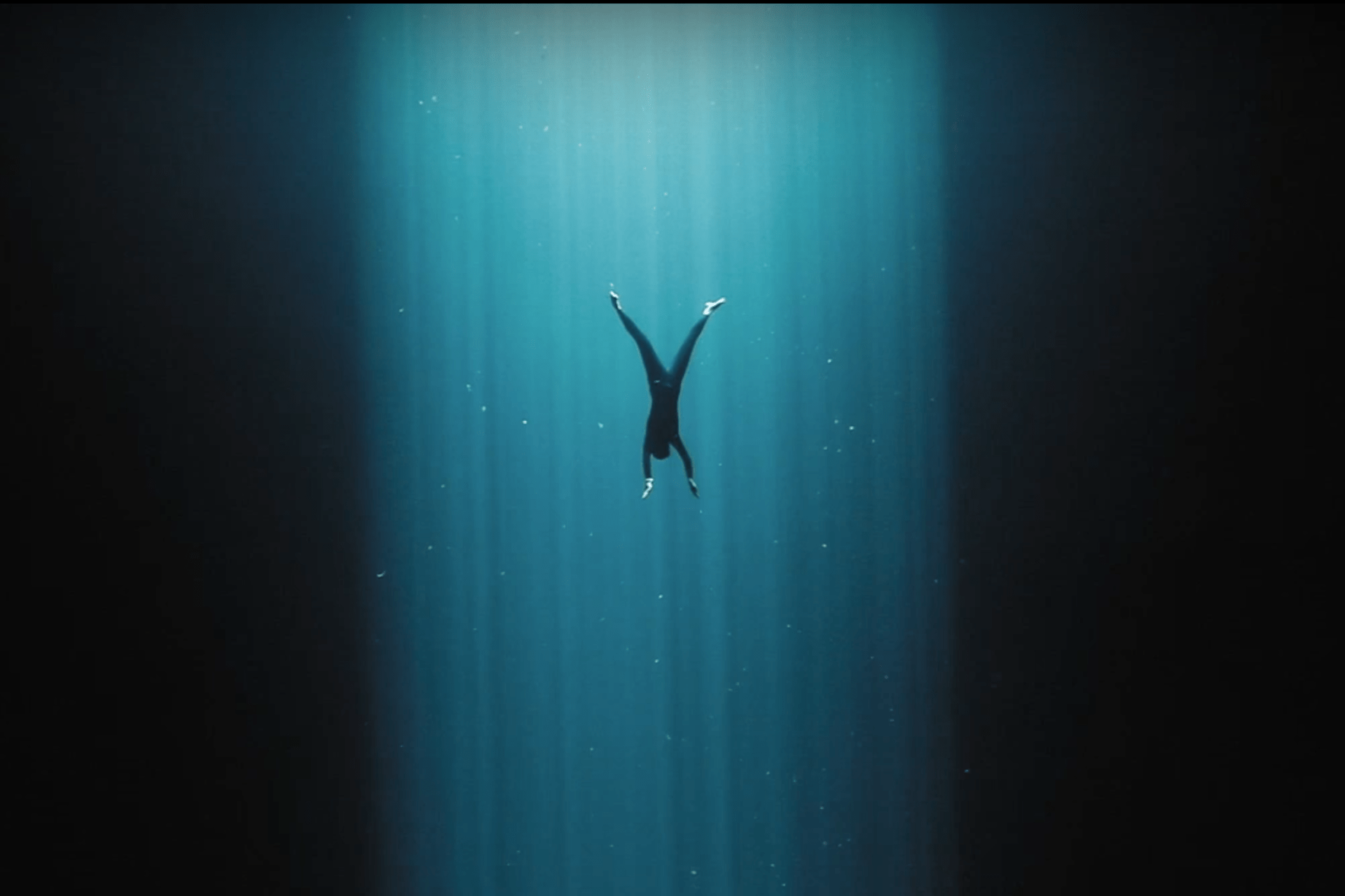 Arizona Muse Debuts Powerful Water Pollution Film at COP27