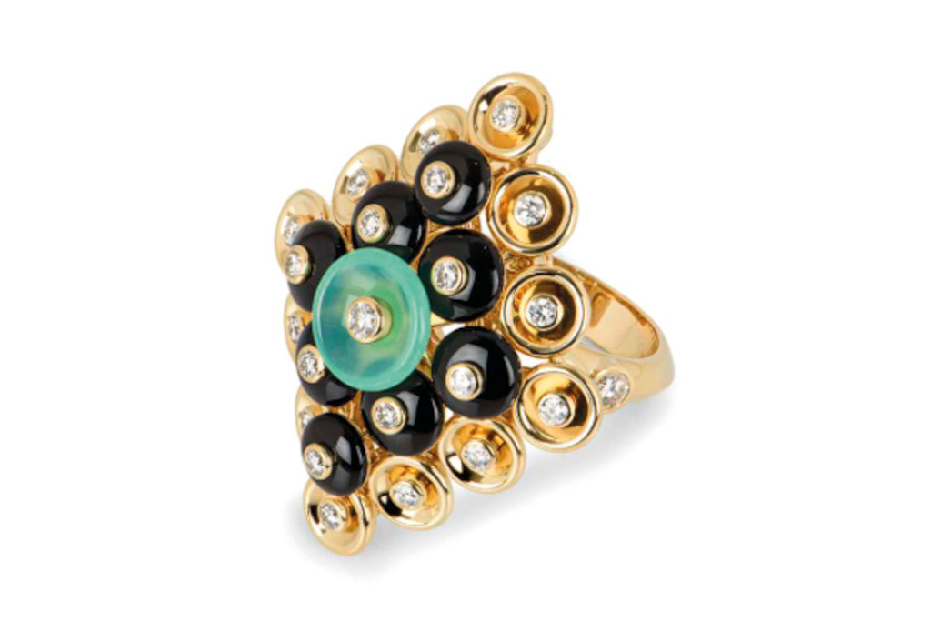 Diamond shaped ring