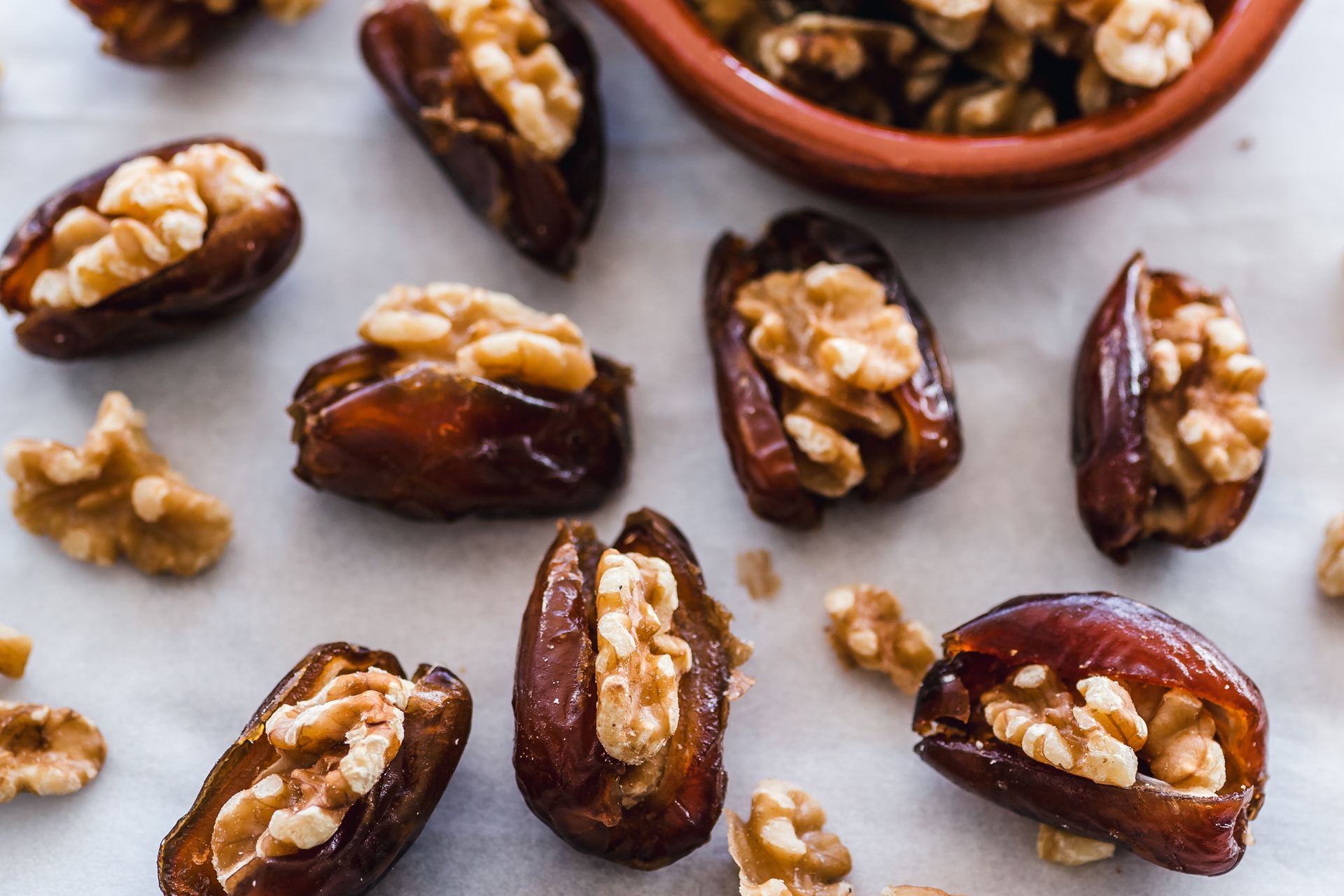 Dates with pecan nuts