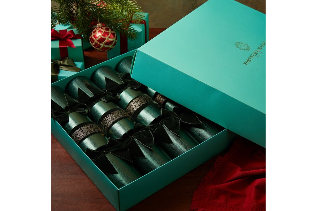 Green box with green Christmas crackers