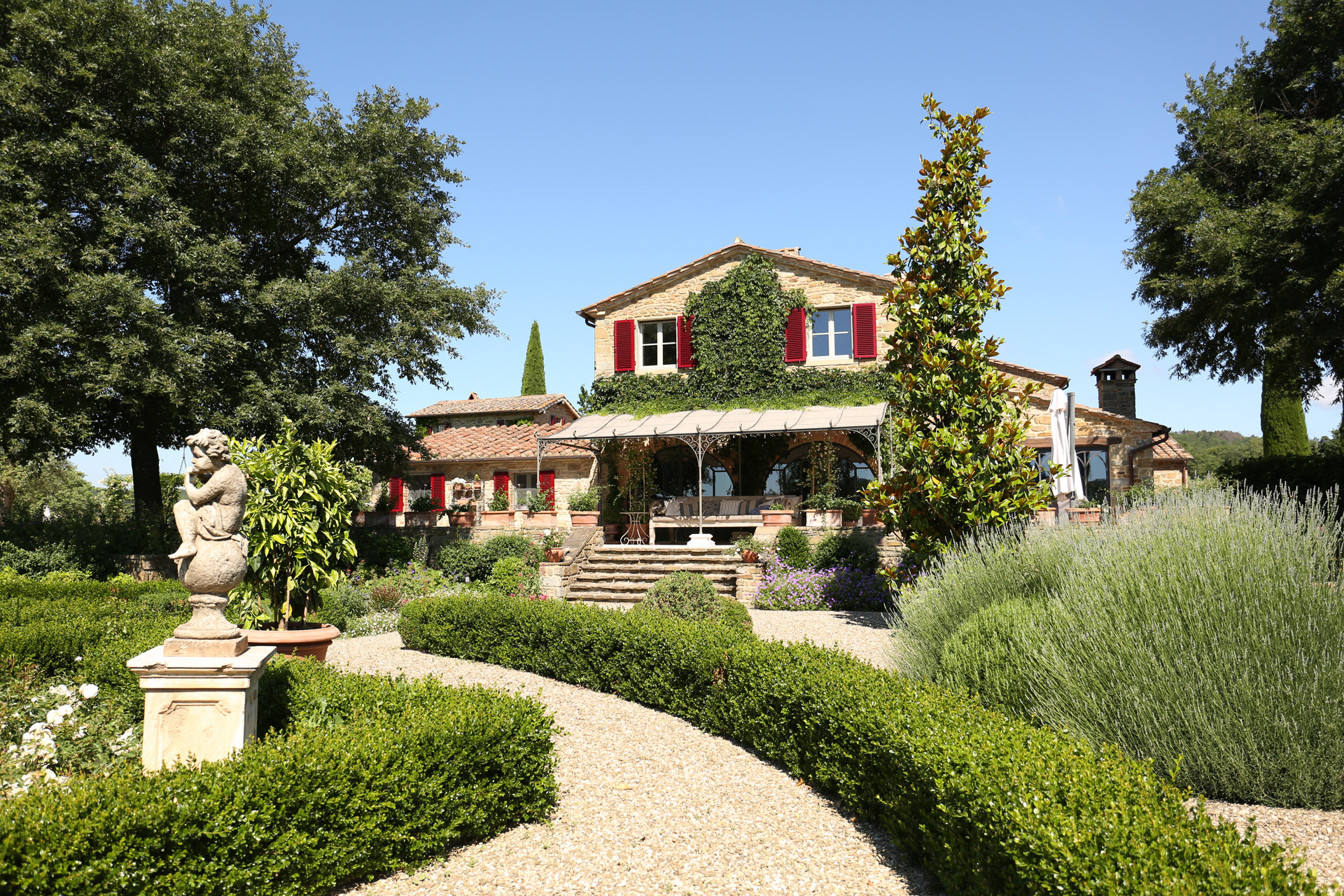 a farmhouse style italian villa in tuscany