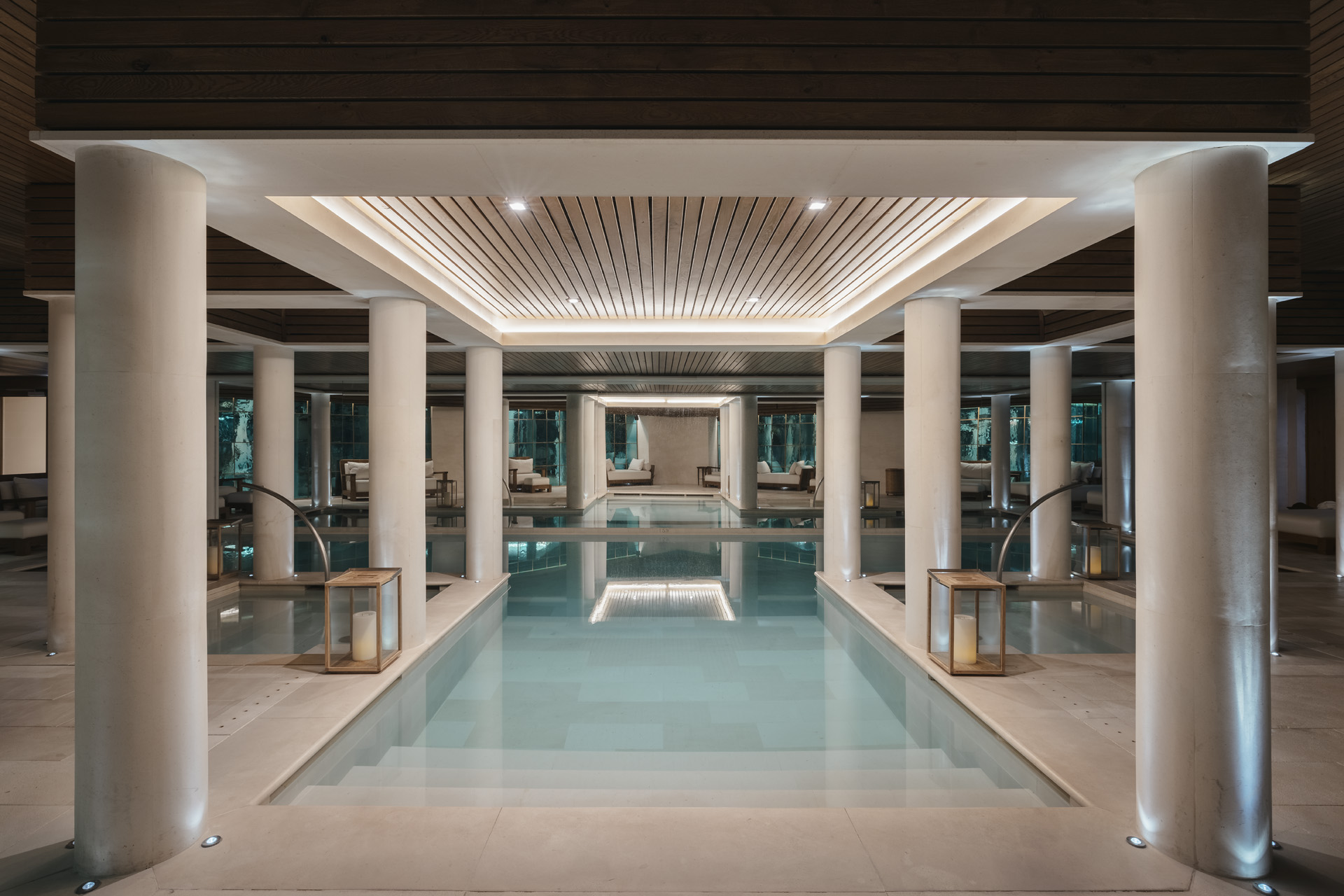 The spa and wellness swimming pool at Le Melezin