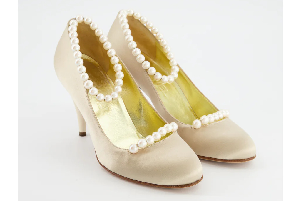 Cream satin heels with pearl details
