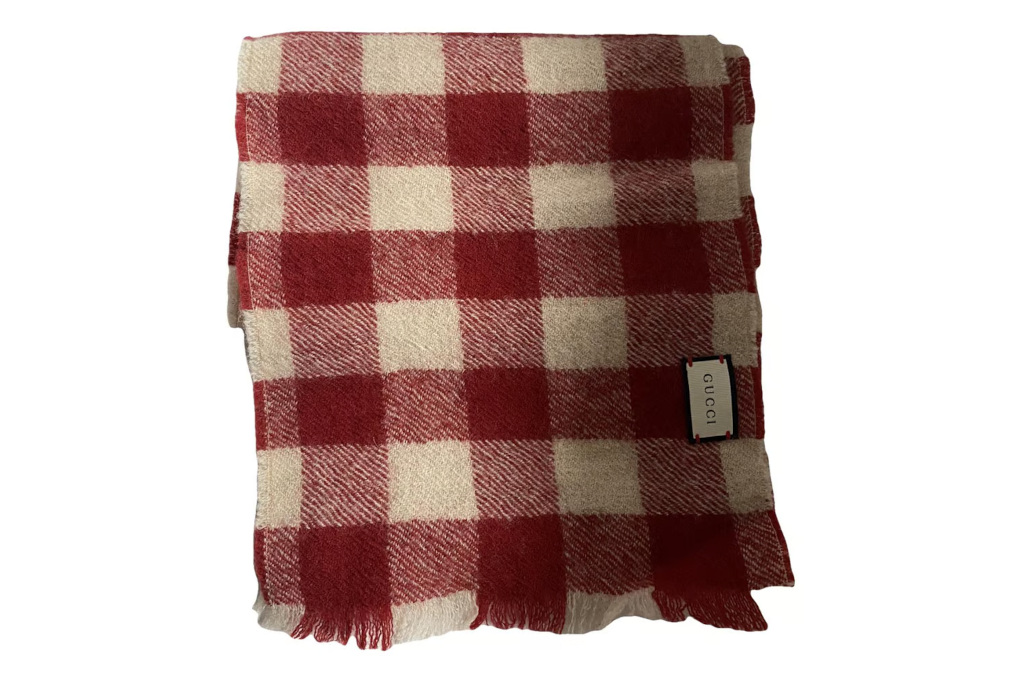 Red and white check cloth