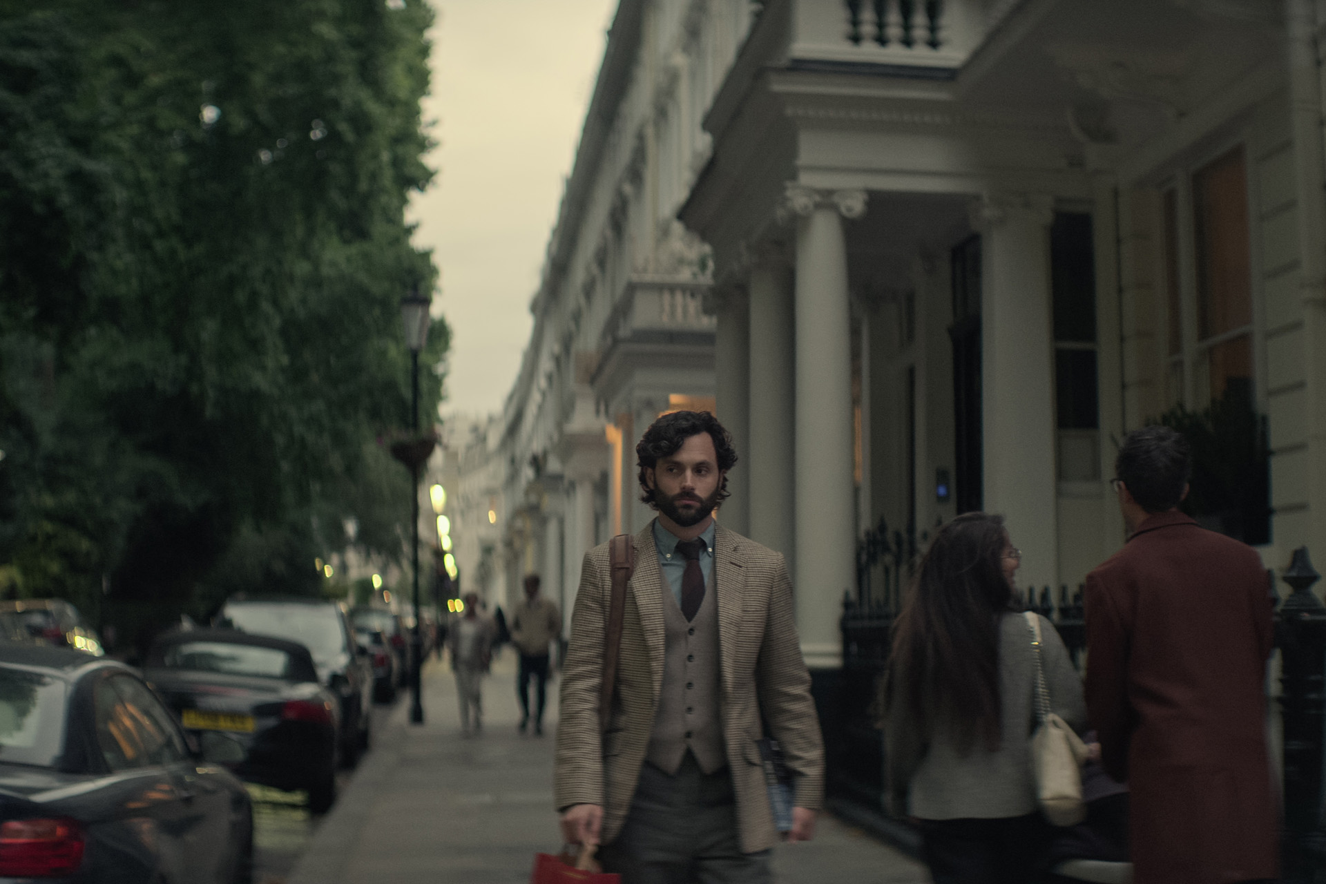 Joe strolling through South Kensington, a london filming location in You