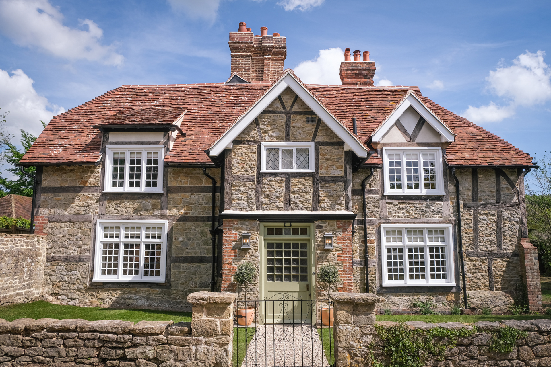 Exterior of Challens Yarde, a cottage in Sussex