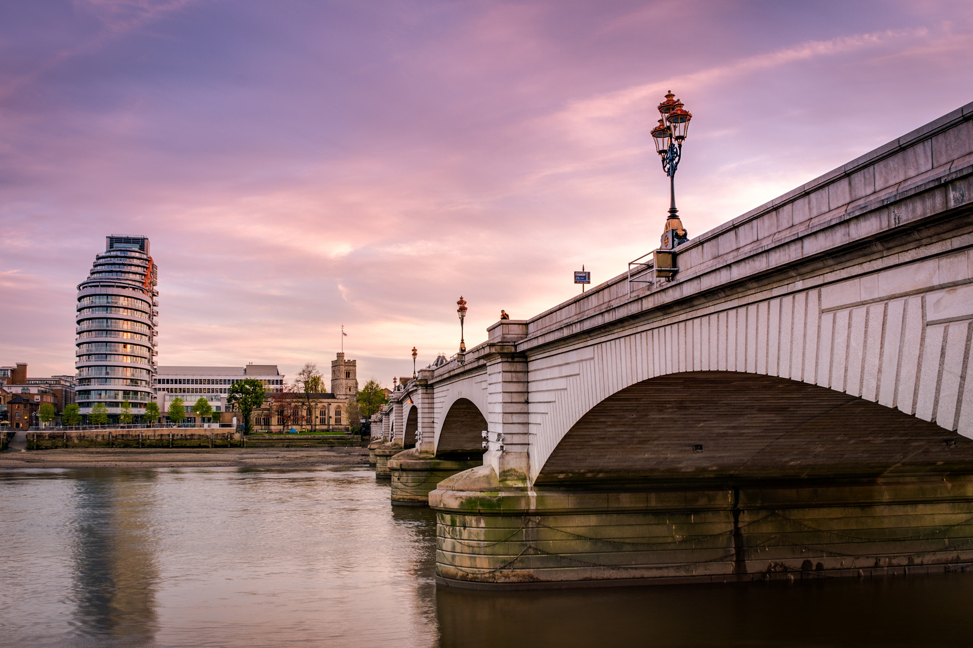 Putney bridge is connecting Fulham to Putney across the river Thames, is the only bridge in britain to have a church at each end (St. Mary's Church, Putney to the south and All Saints Church, Fulham to the north)