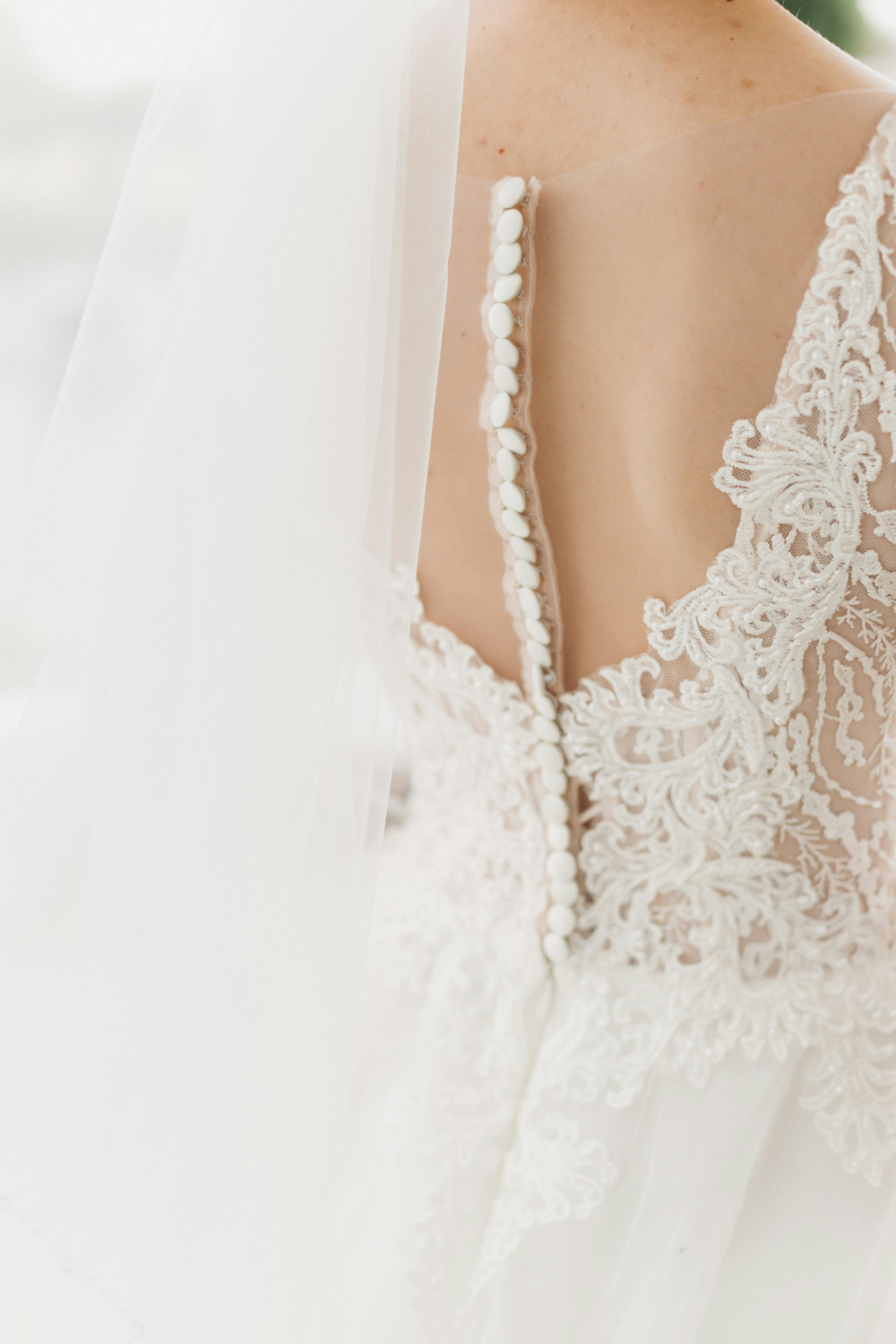 Something Old: How To Buy A Vintage Wedding Dress