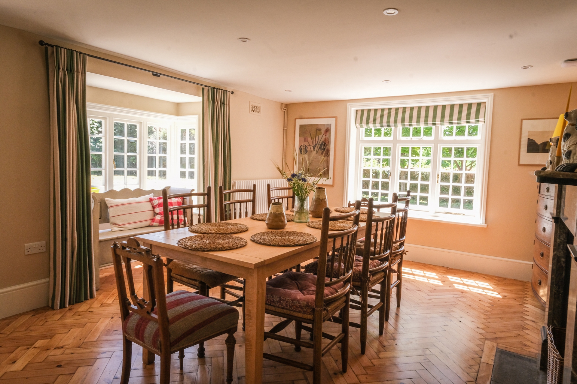 Dining room at Challens Yarde