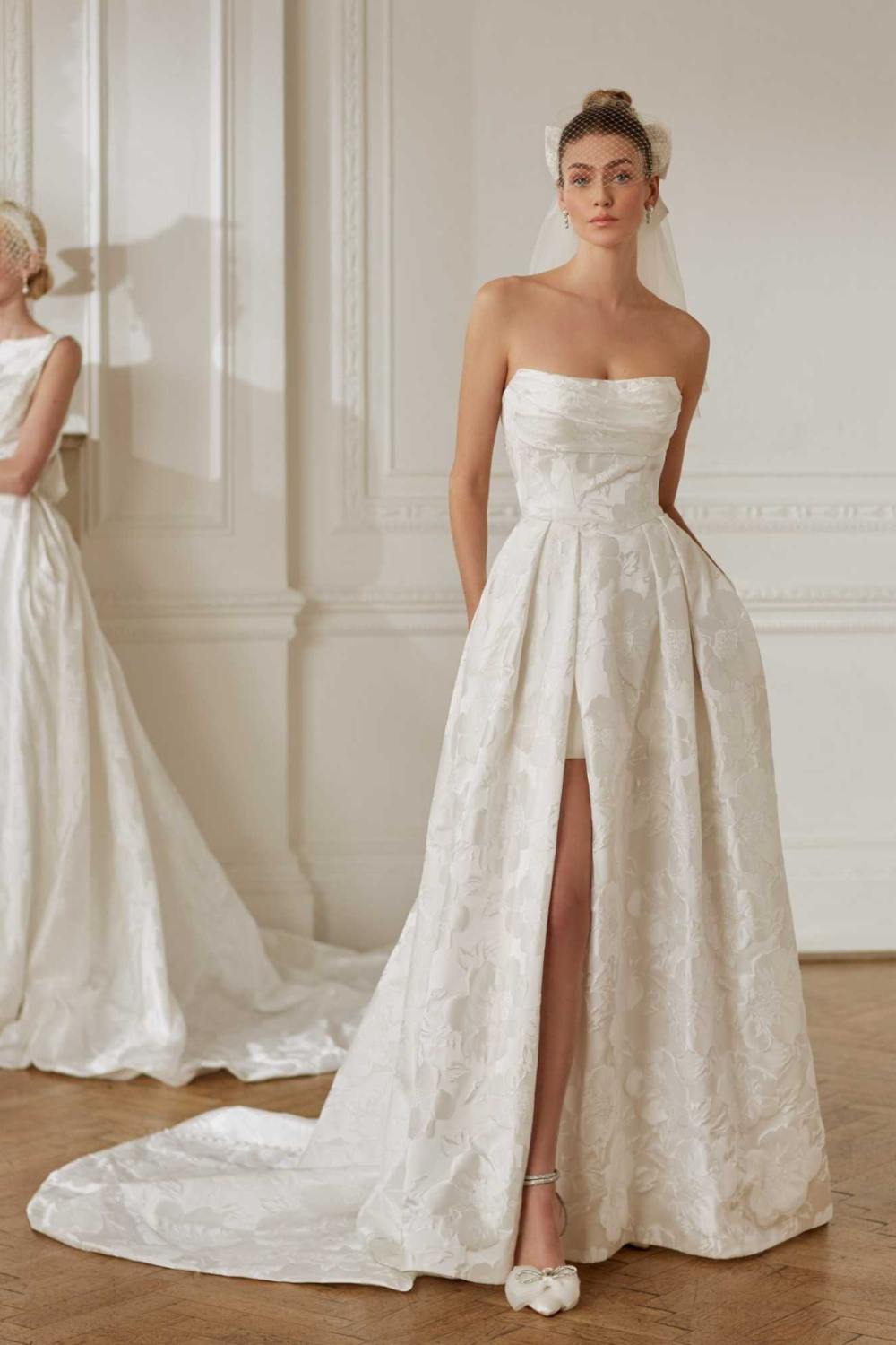 Dress with leg split
