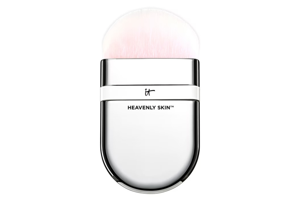 Round makeup brush