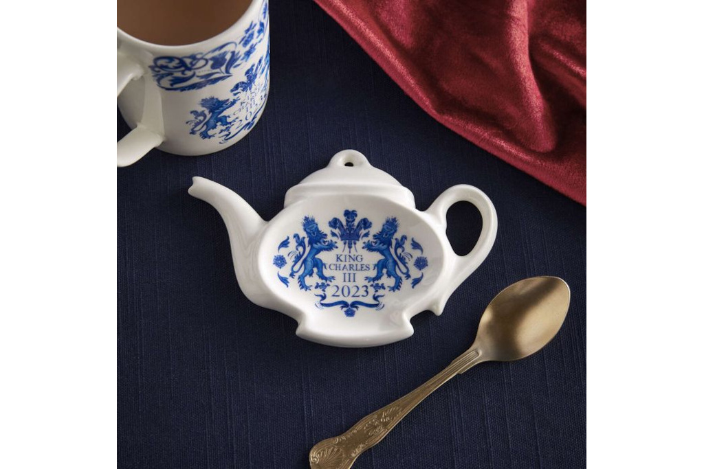 Pot-shaped teabag dish with coronation design