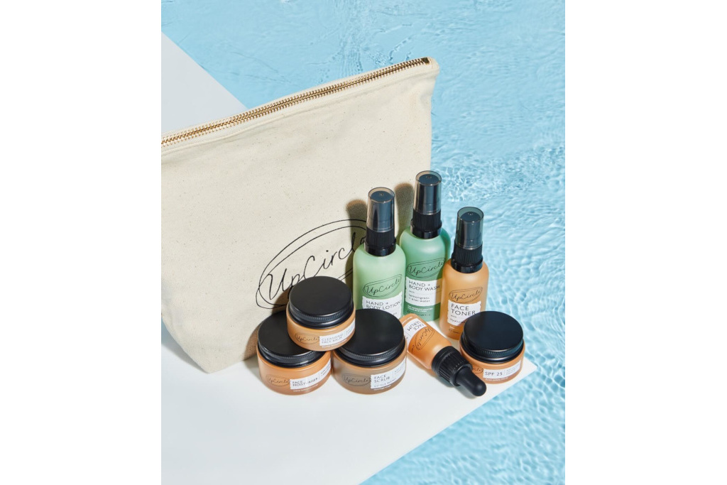 Cotton UpCircle bag by products and pool