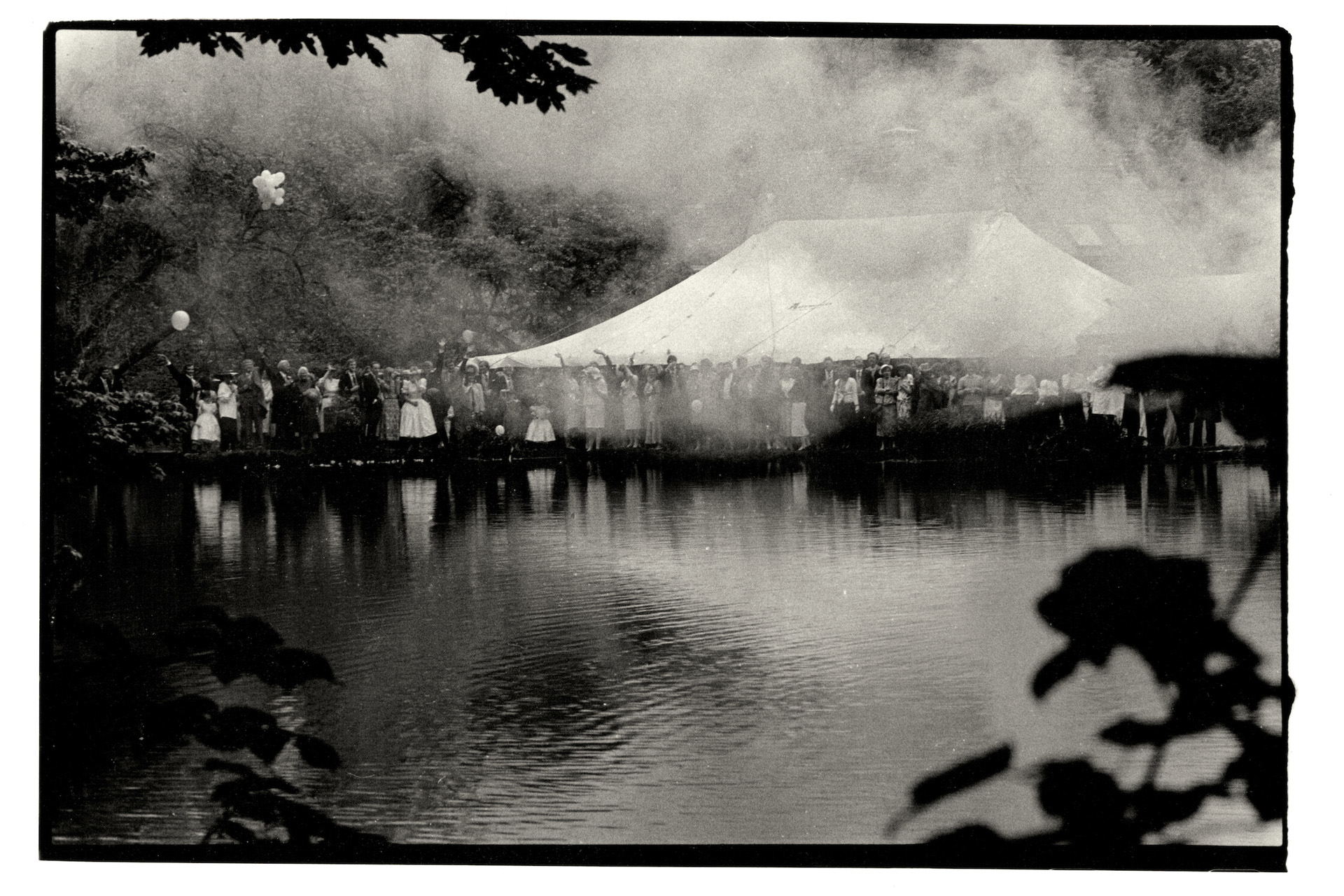 Wielock/ Nevill wedding.Frampton Mansell. 1986 FROM: OXFORD THE LAST HURRAH PUBLISHED BY ACC ARTPRESS © DAFYDD JONES