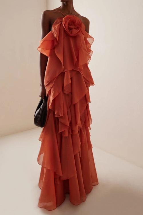 Woman in red dress | what to wear to glyndebourne