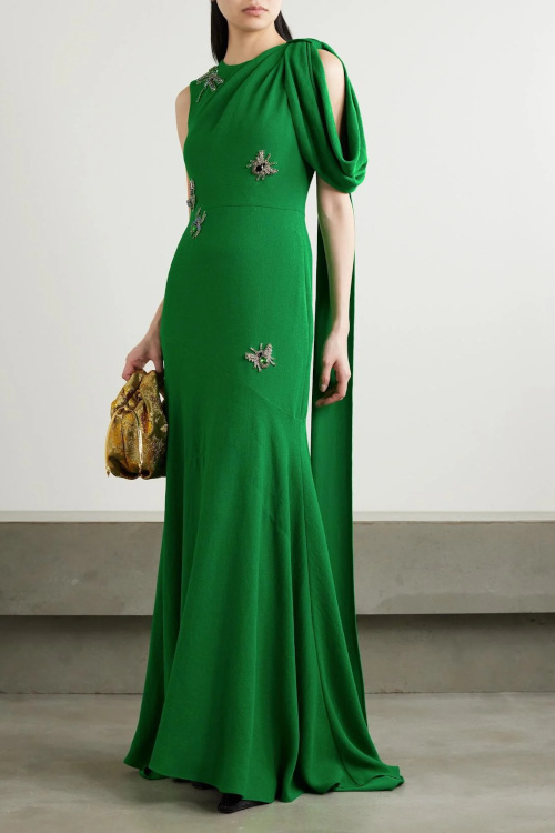 Woman in green dress | what to wear to glyndebourne