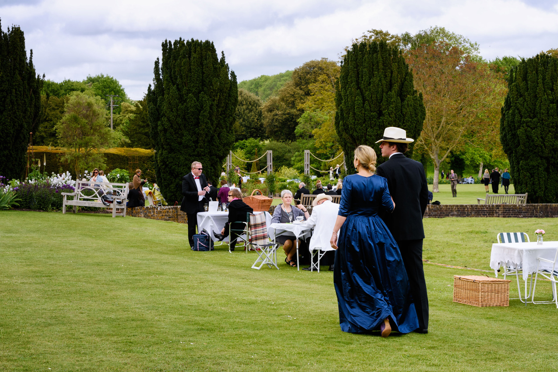 People dining at Glyndebourne Festival