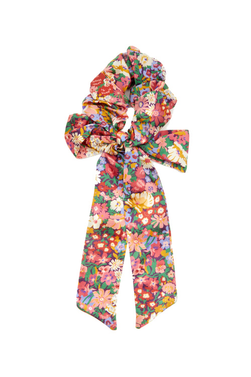 Floral scrunchie | what to wear to Chelsea Flower Show