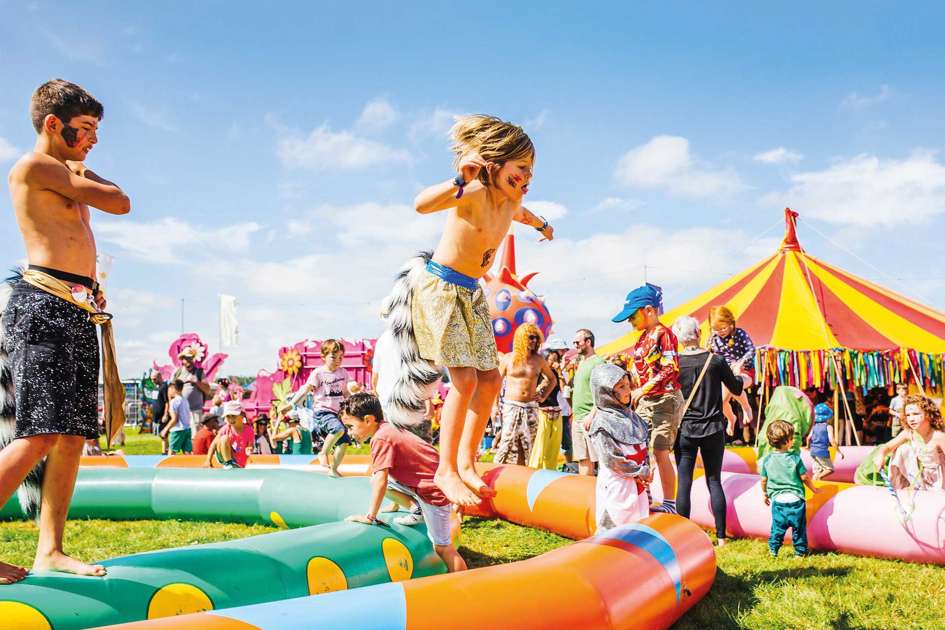 Pub in the park - kids jumping