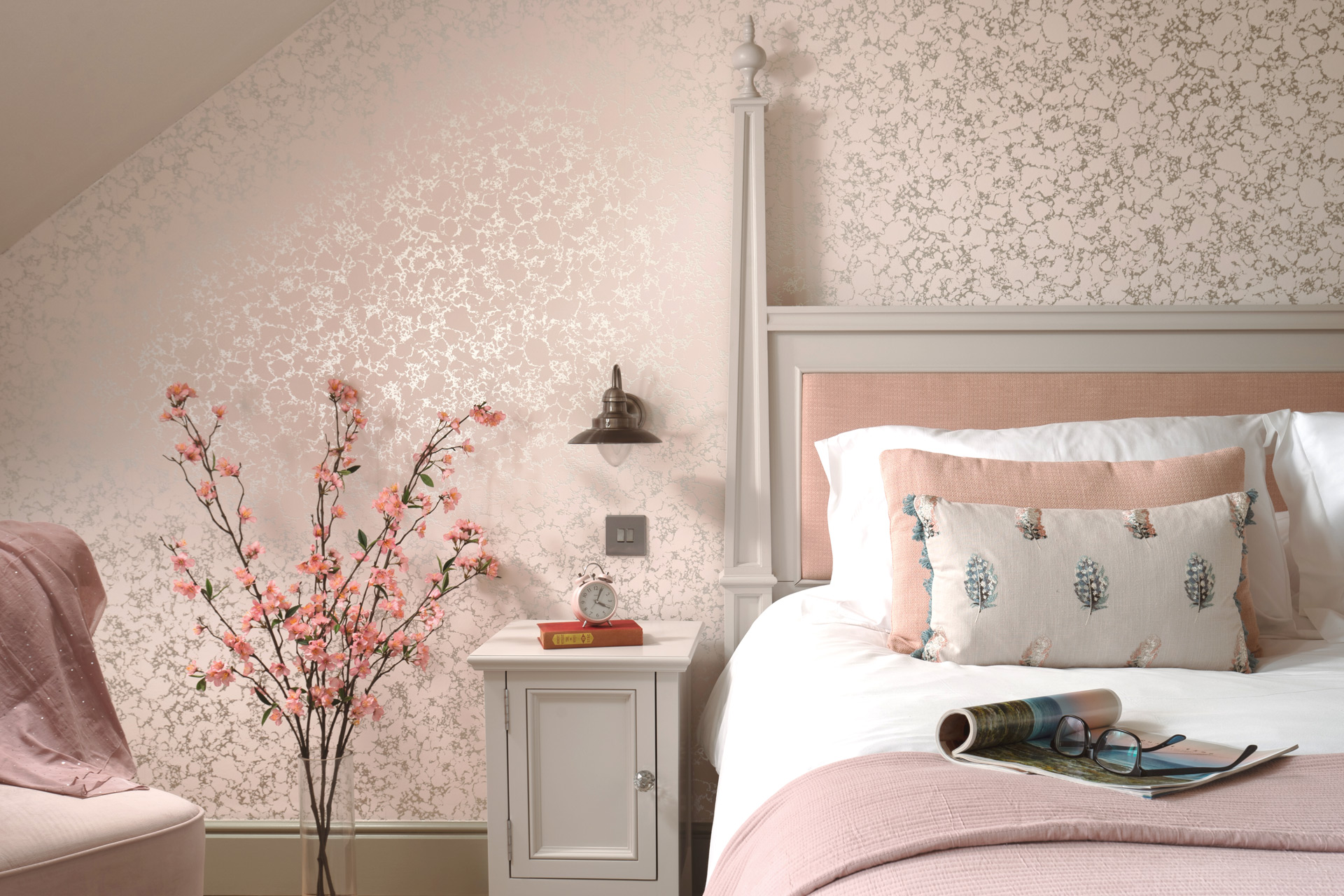 Pink bedroom at Trevear Farm.