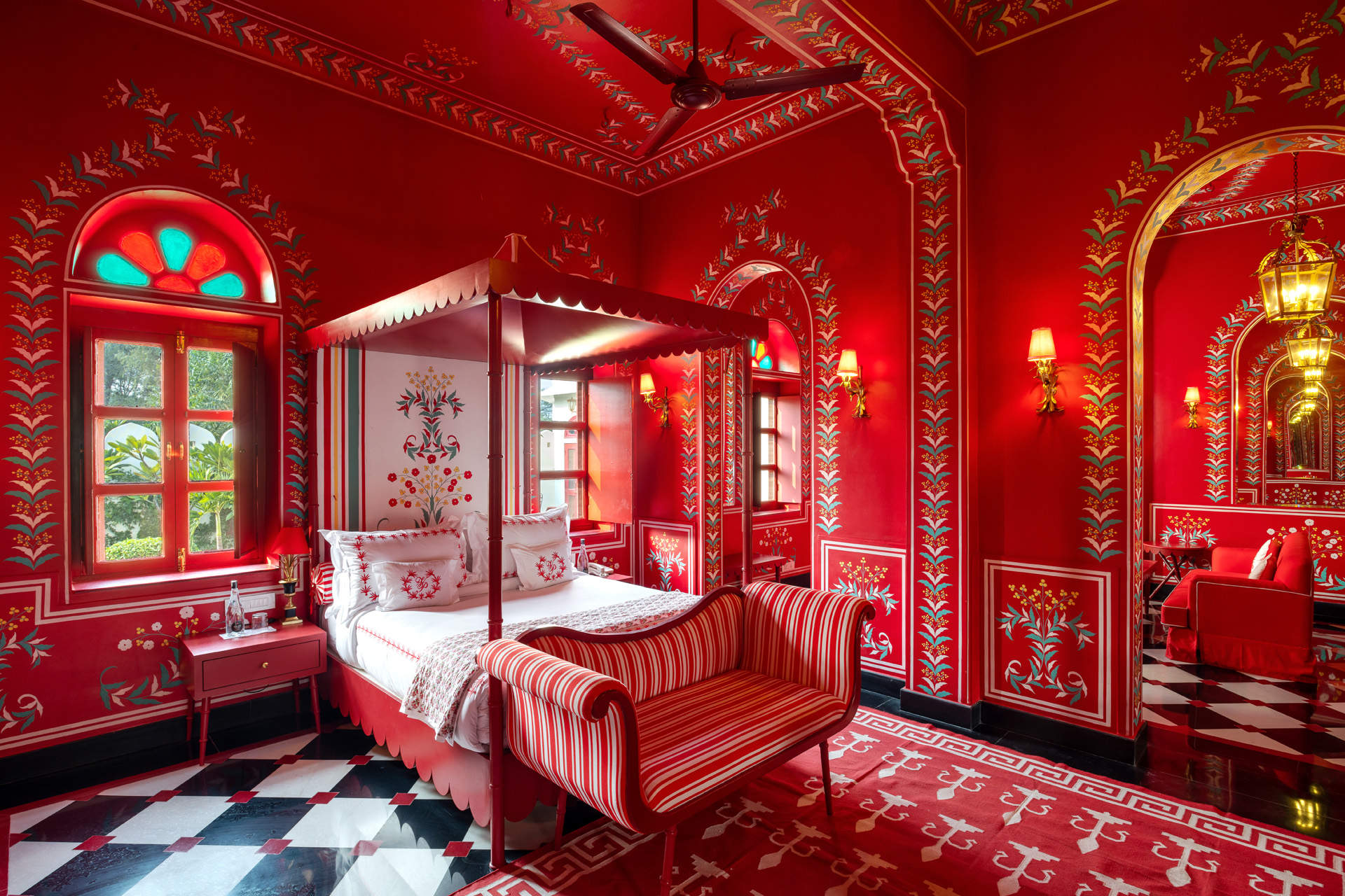A red bedroom in Villa Palladio