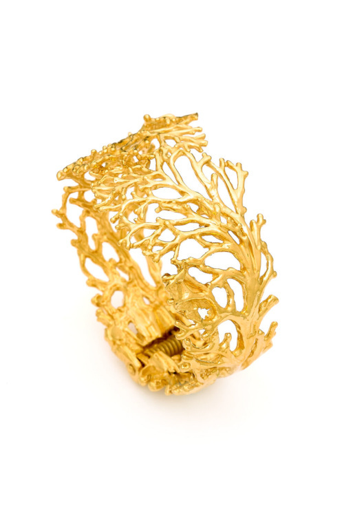 Gold bangle