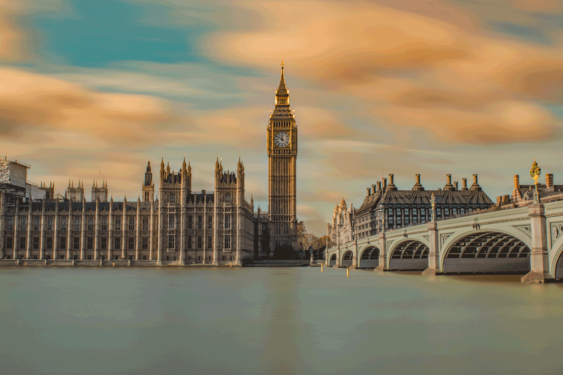 Big Ben and the Houses of Parliament at dusk.