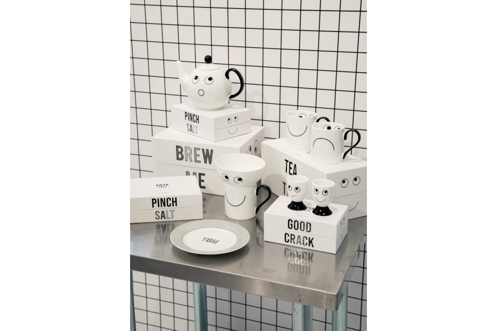 Black and white pottery