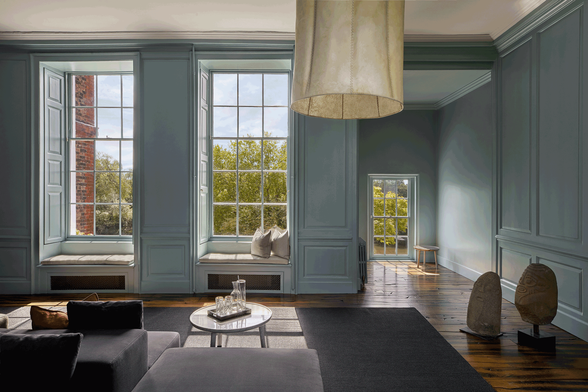 First-floor sitting room with sash windows, overlooking the River Thames
